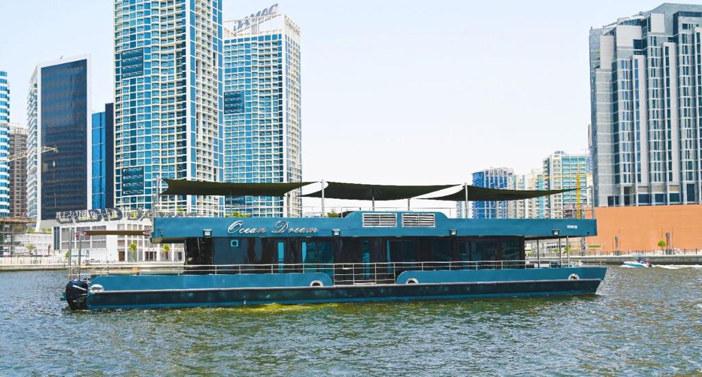 Dream Houseboat