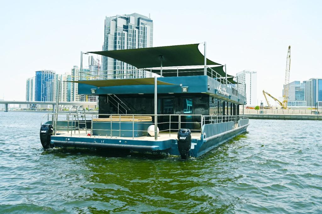 Dream Houseboat
