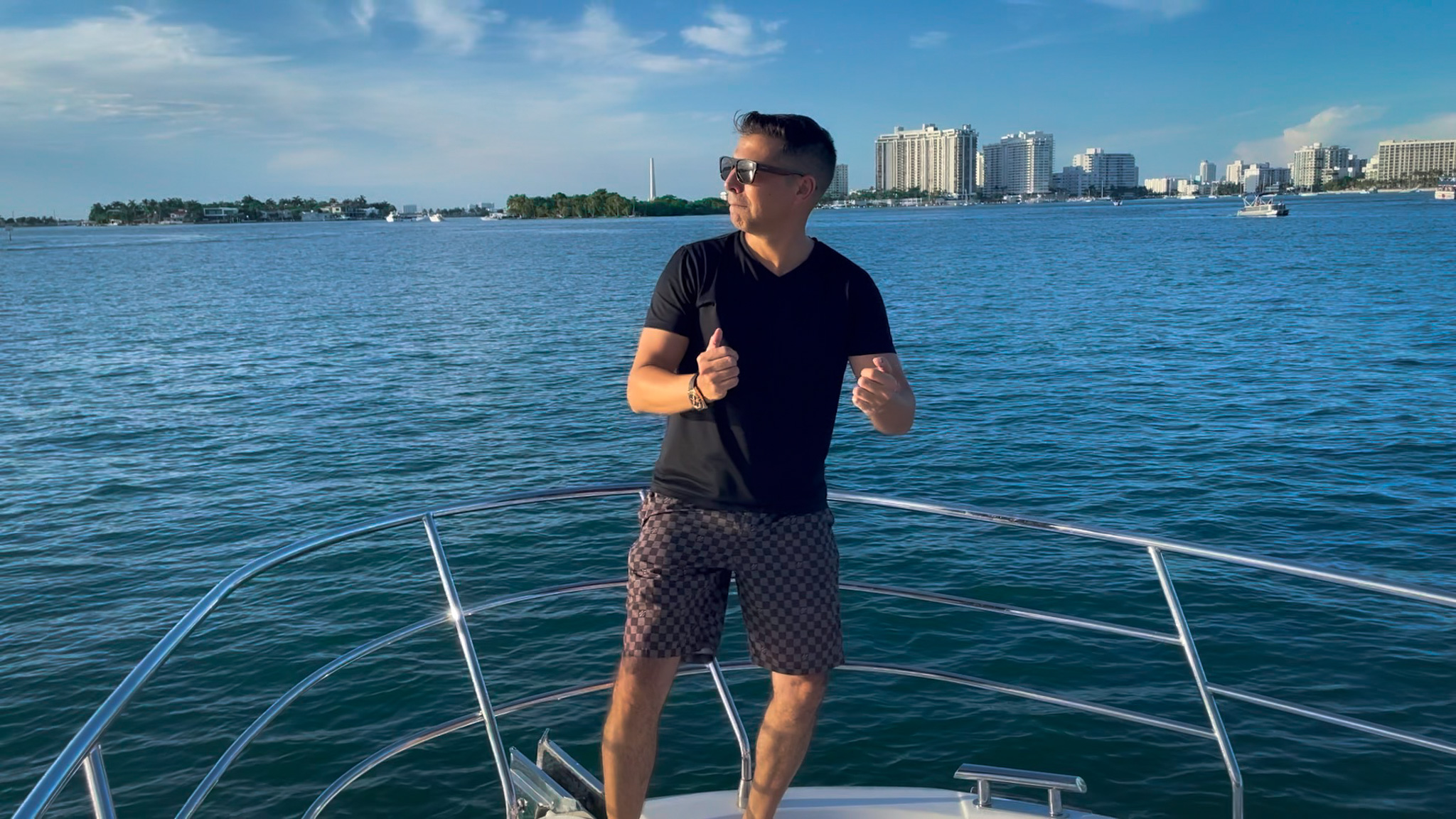 Cruise Miami in a Luxurious Azimut Flybridge