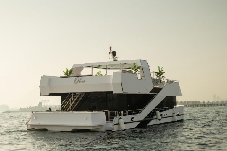 100FT MODERN BOAT (ELITE )OLAS